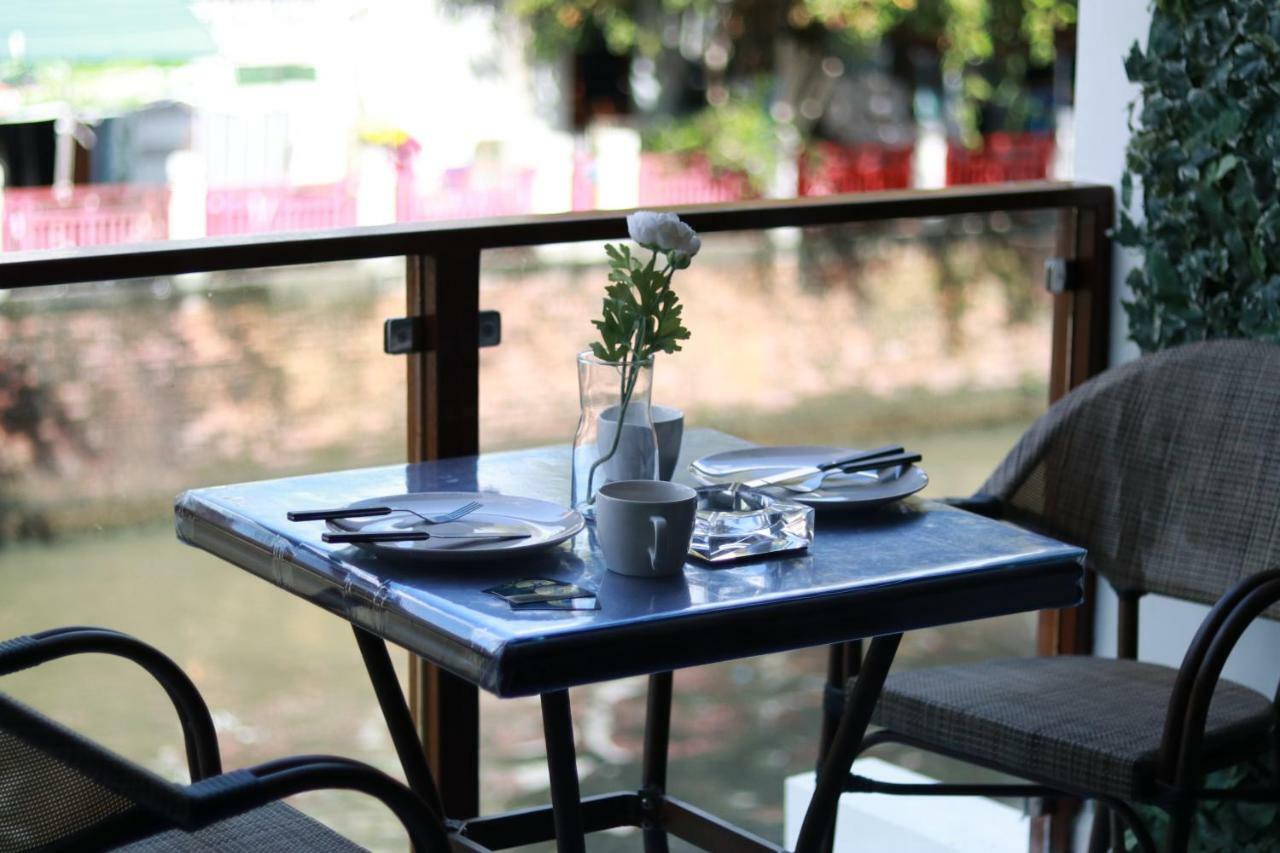 The Lol Elephant Hostel Bangkok Buitenkant foto